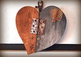 Hjärtan som väggdekoration, scrapwood (1)